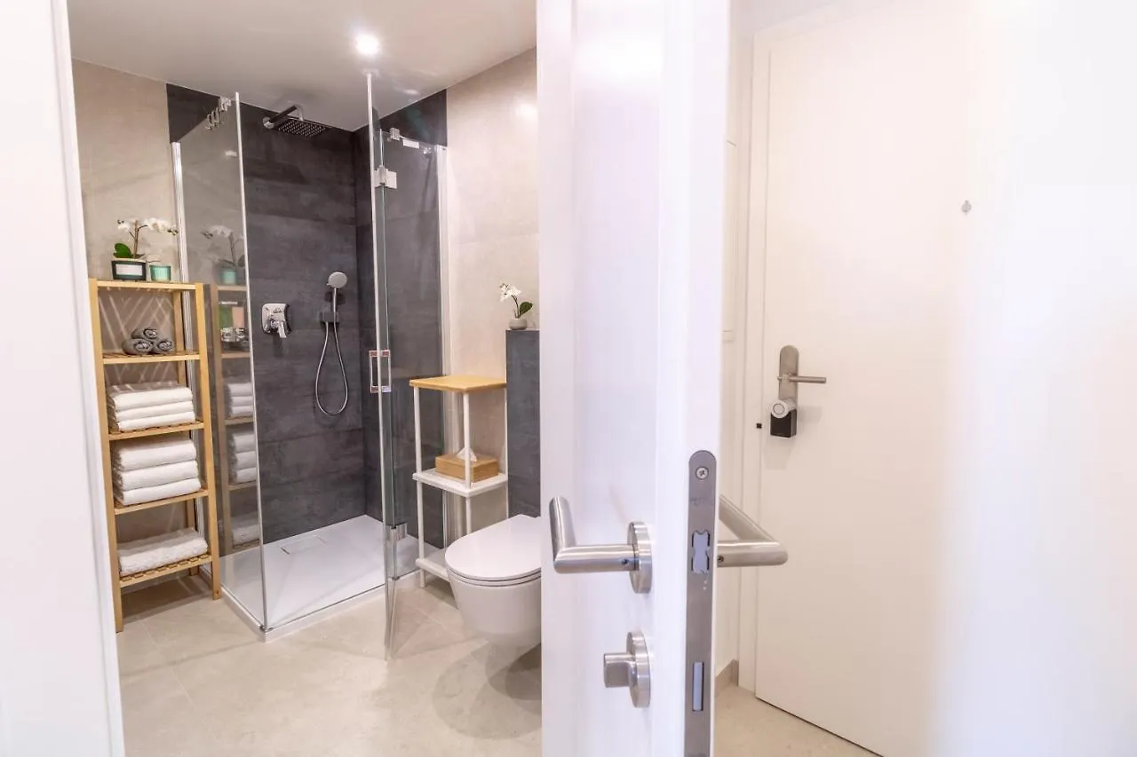 Boutique Sky City Apt. With Balcony / Top Spot Bécs
