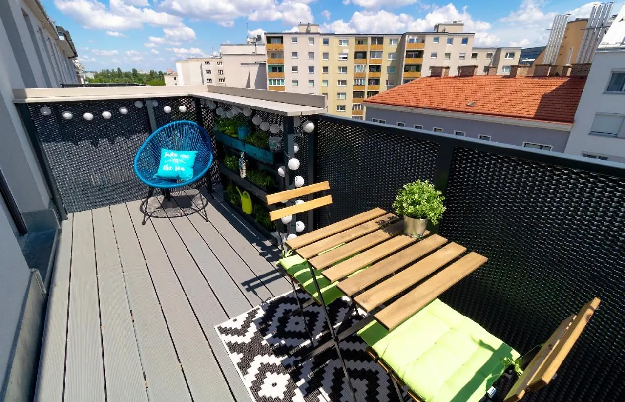 Boutique Sky City Apt. With Balcony / Top Spot Bécs Apartman