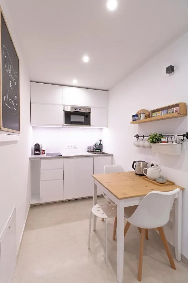 Boutique Sky City Apt. With Balcony / Top Spot Bécs Apartman